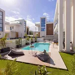 Villa By The Bay 32 *