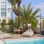Villa By The Bay 32 *