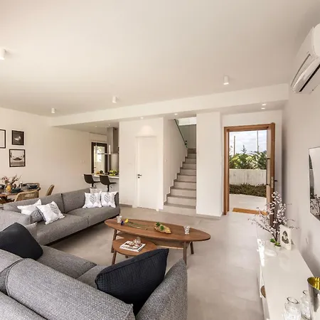 Villa By The Bay 32