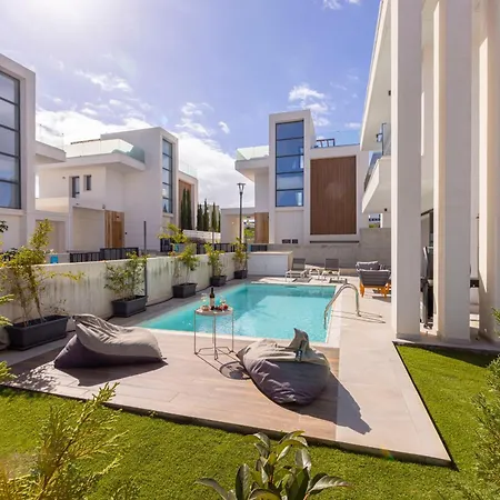 Villa By The Bay 32 *