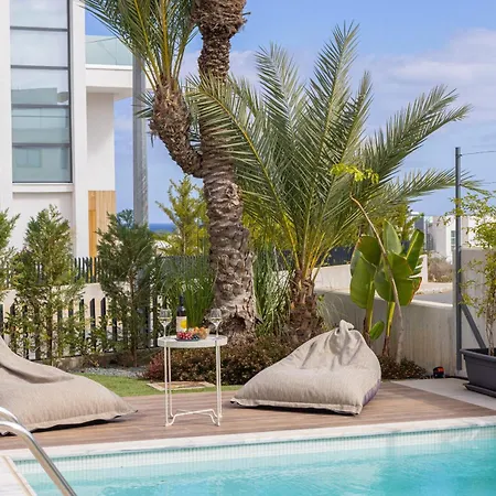 Villa By The Bay 32 *