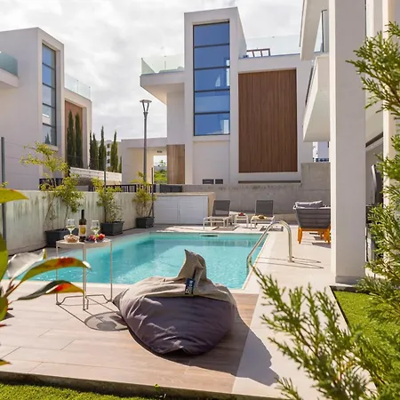 By The Bay 32 Βίλα