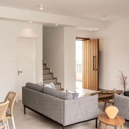 By The Bay 32 Βίλα