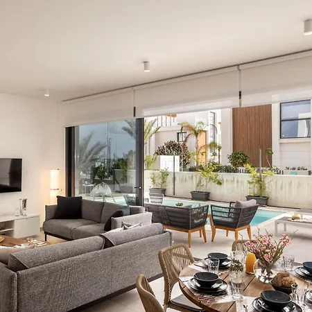 Βίλα By The Bay 32 *